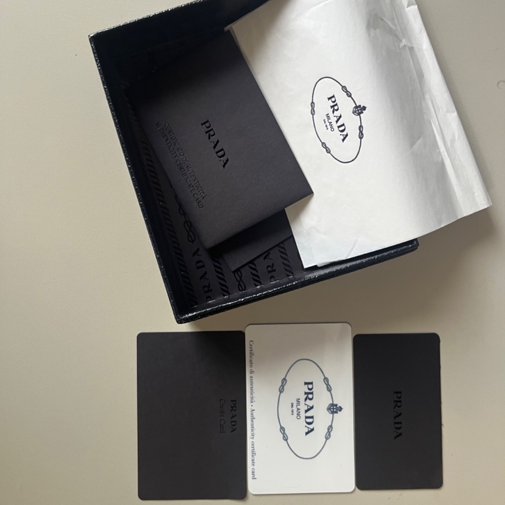 Prada Wallet - Picture 2 of 9